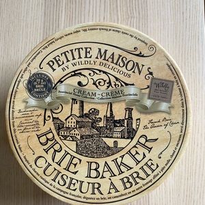 NWOT CERAMIC BRIE BAKER